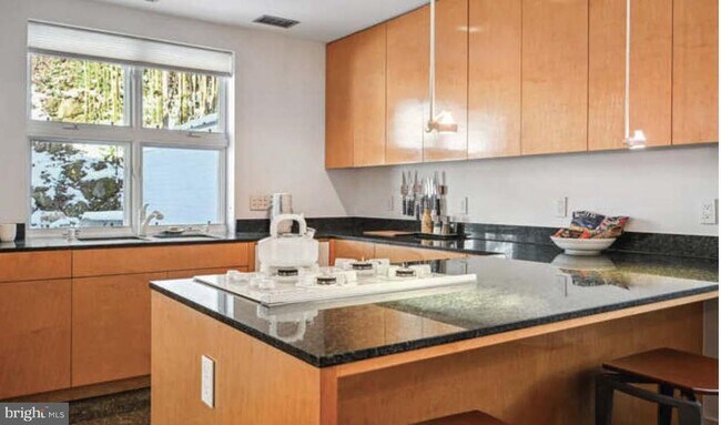 Building Photo - 4527 Q Pl NW