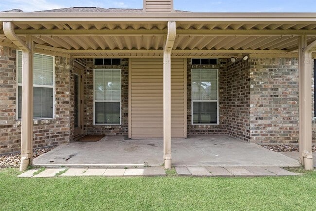 Building Photo - 7673 Rosewood Dr