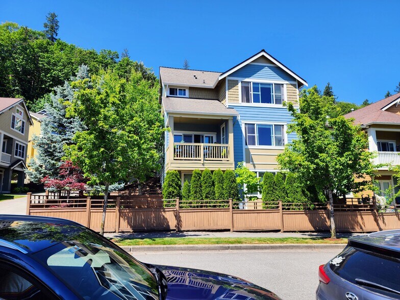 Outside - 562 Alpine Ridge Pl NW