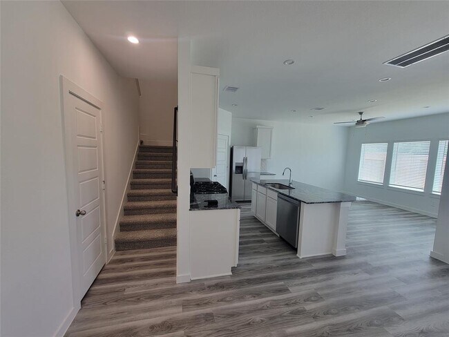 Building Photo - 10109 Spring Branch Trail