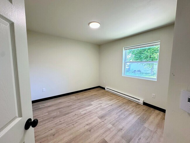 Building Photo - 1201-1203 Atrium Ct