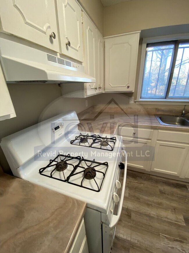 Building Photo - 3414 Carnes Ave