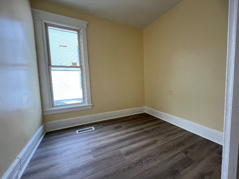 Building Photo - 683 State St