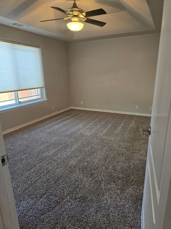 Building Photo - 3 bed 2 bath  Home for Rent in Grants Pass