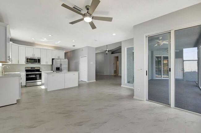 Building Photo - A BOATER'S PARADISE WITH THIS STUNNING 3 B...