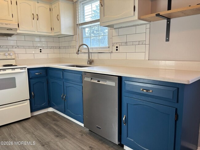 Building Photo - 2B Bristol St