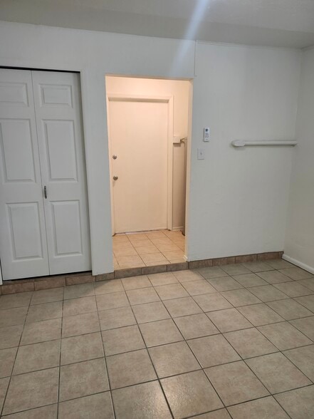Building Photo - 1617 Stull Dr