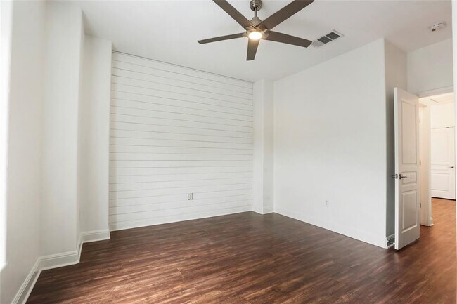 Building Photo - 3406 Menchaca Rd