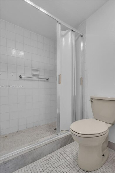 Building Photo - 3551 Inverrary Dr