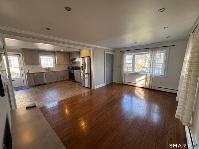 Building Photo - 1867 Broadbridge Ave