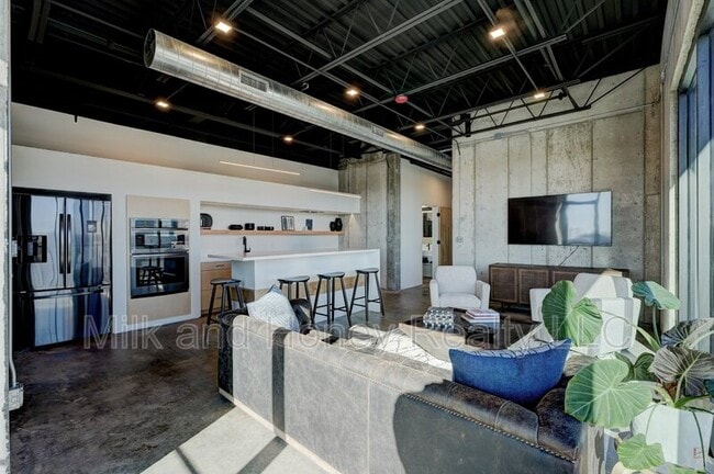Building Photo - 631 W California Ave