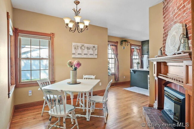 Building Photo - Charming Three Bedroom Home!