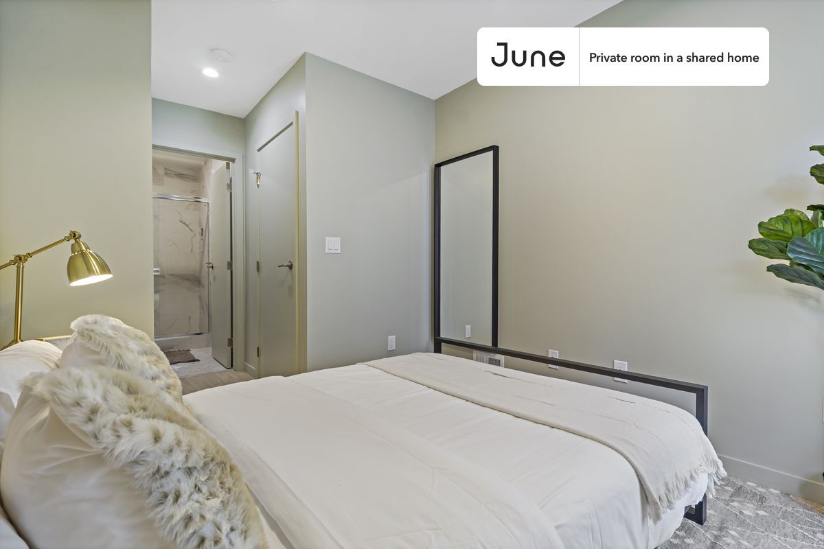 Building Photo - Room in Shared 5 bed/3.5 bath home