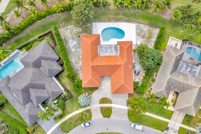 Building Photo - 5924 Pinebrook Dr