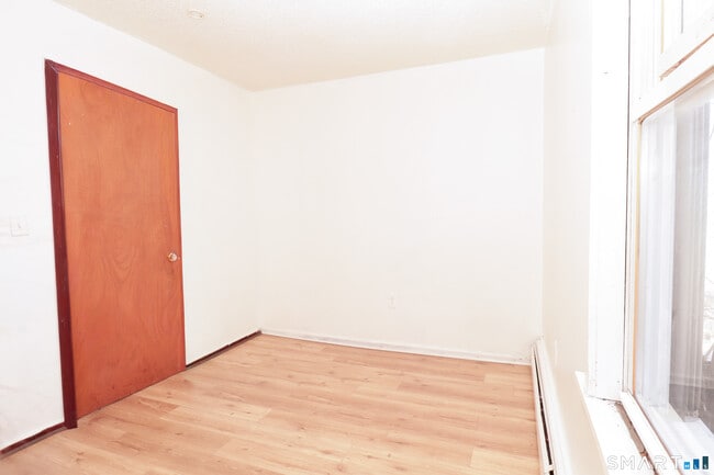 Building Photo - 117 Lamberton St