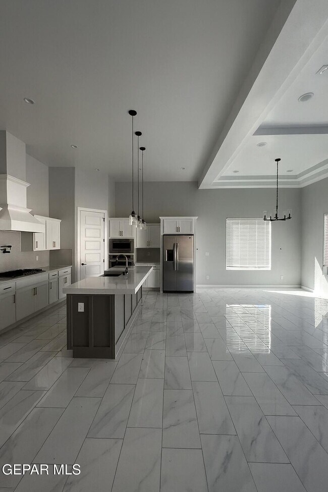 Building Photo - 713 Birmingham Pl