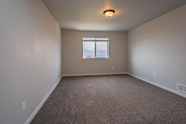 Building Photo - Spacious 5-Bedroom Home with Finished Base...