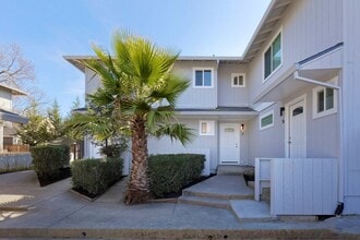 Building Photo - 1st Month free Rent !