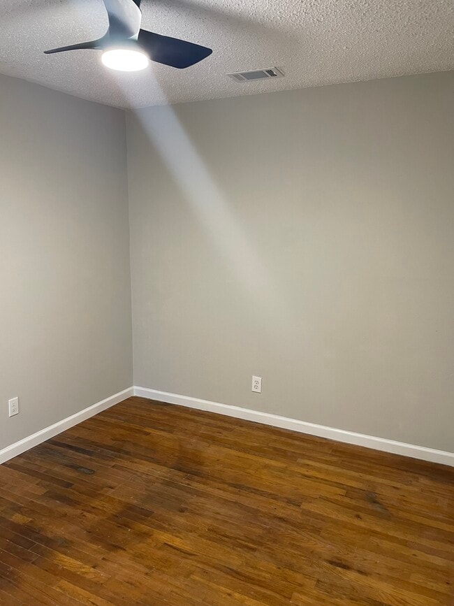 Building Photo - 226 E Murray St