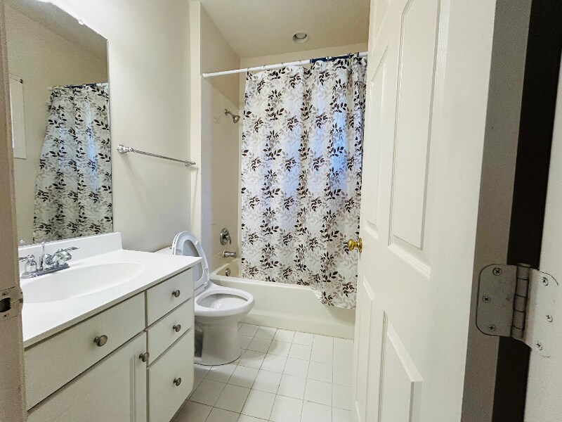 Building Photo - 15506 Symondsbury Way