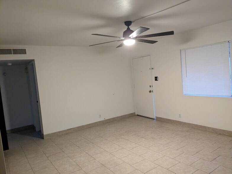 Building Photo - 418 Real Rd