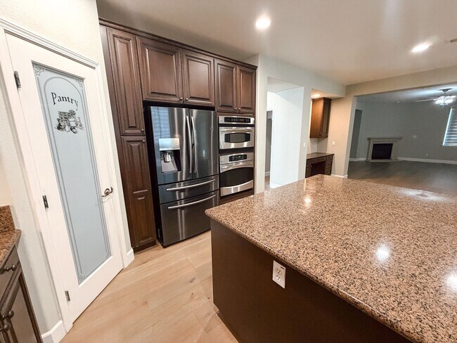 Building Photo - 6238 Murdock Way