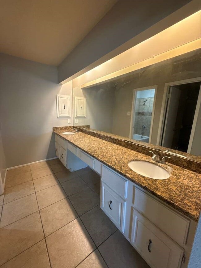 Building Photo - 22602 Fincastle Dr