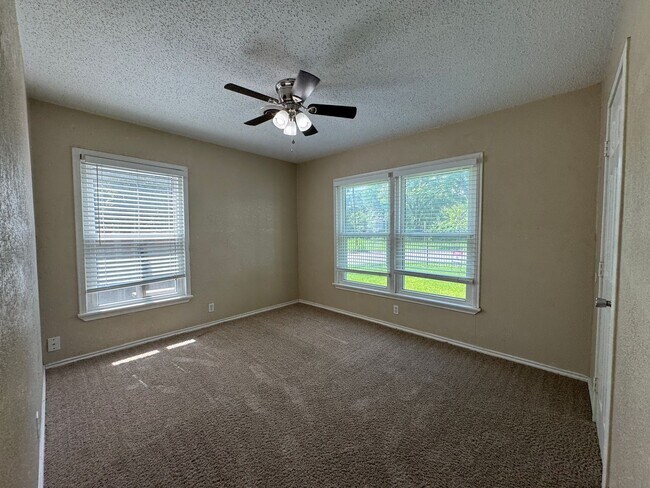 Building Photo - 360 Virtual Tour Available