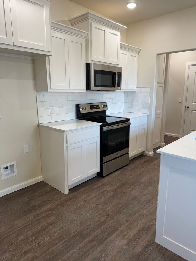 Building Photo - New construction duplex in Newcastle 3 bedroom with game room