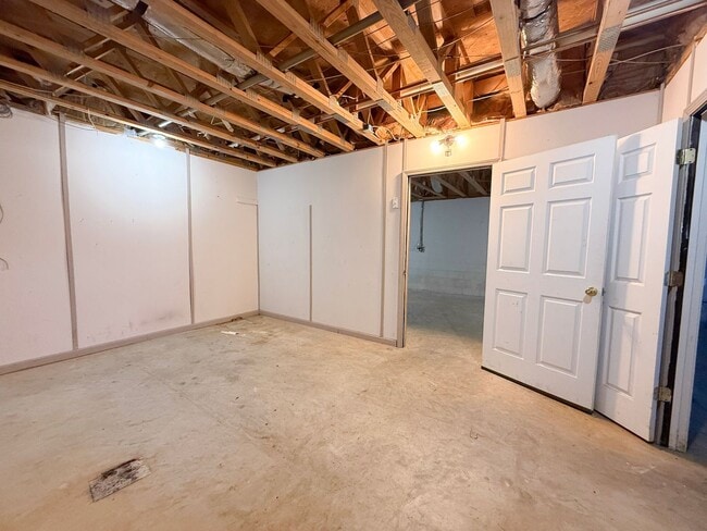 Building Photo - Spacious 3-Bedroom Home with Huge Basement, Garage, and Scenic Country Views