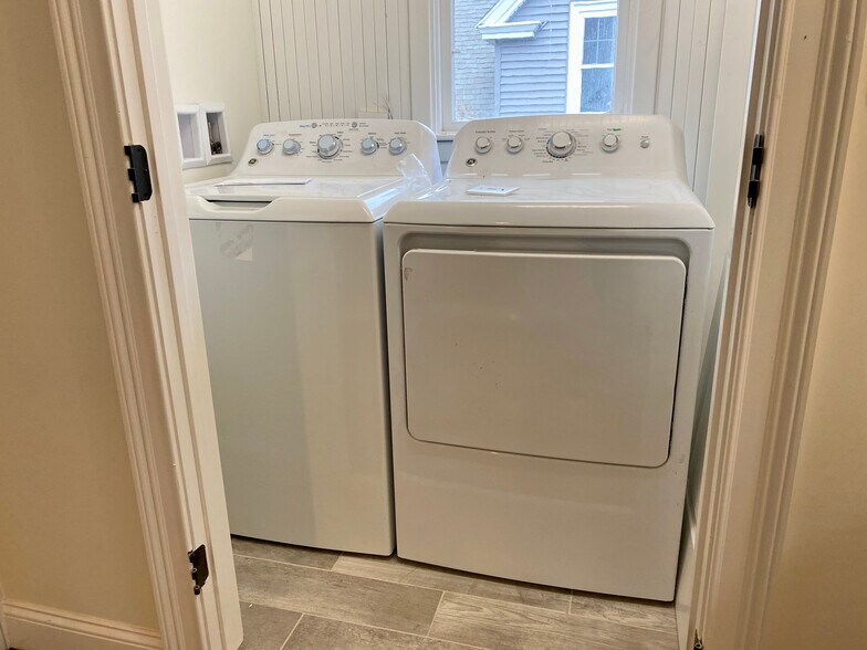 Building Photo - 21 Bellevue St