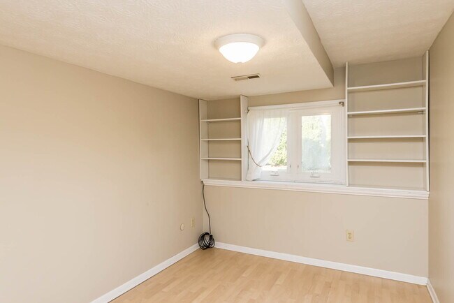 Building Photo - 5334 Tara Hill Dr