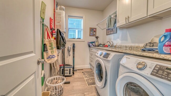 Building Photo - 1 N Victoria Ave