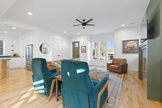 Building Photo - Luxury Rental in the Heart of the Rose District