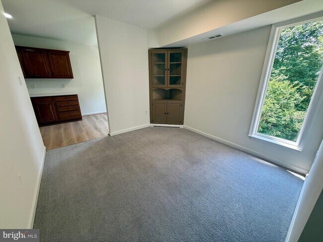 Building Photo - 15 Silverwood Cir
