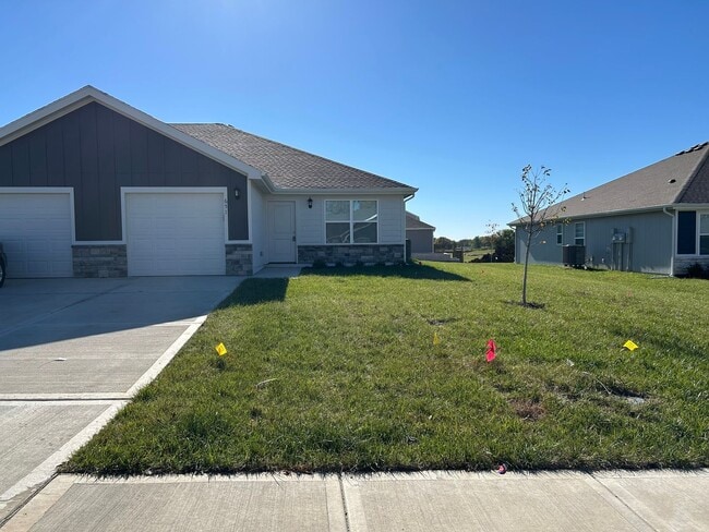 Building Photo - 651-653 Fall Meadow