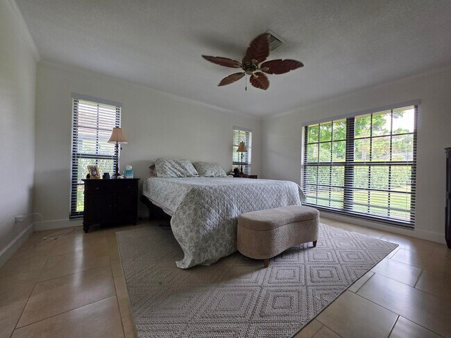 Building Photo - 435 Pine Villa Dr