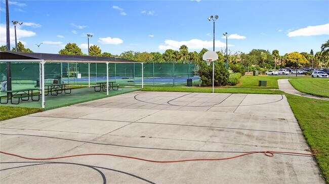 Building Photo - 3960 Southpointe Dr