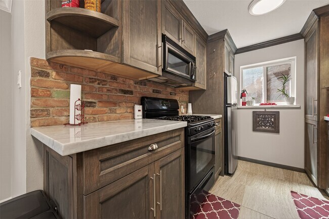 Building Photo - 1404 Welch St