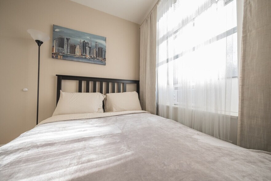 Building Photo - 5 W 101st St