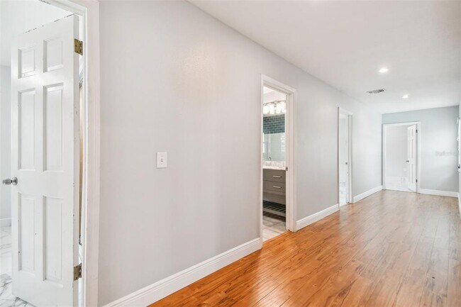 Building Photo - 1302 Brandonwood Dr