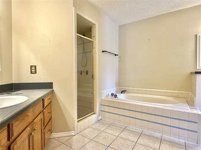 Building Photo - 2633 Bauer Dr