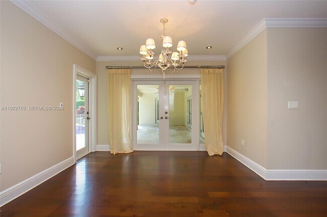 Building Photo - 1400 Alberca St