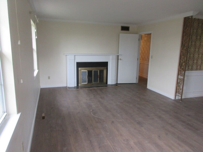 Building Photo - 65 Willowbrook Dr