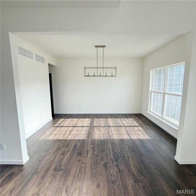 Building Photo - 302 Windmill View Court