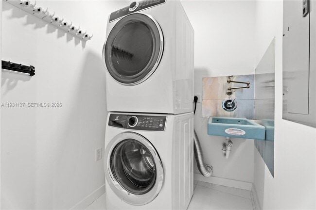 Building Photo - 851 NE 1st Ave