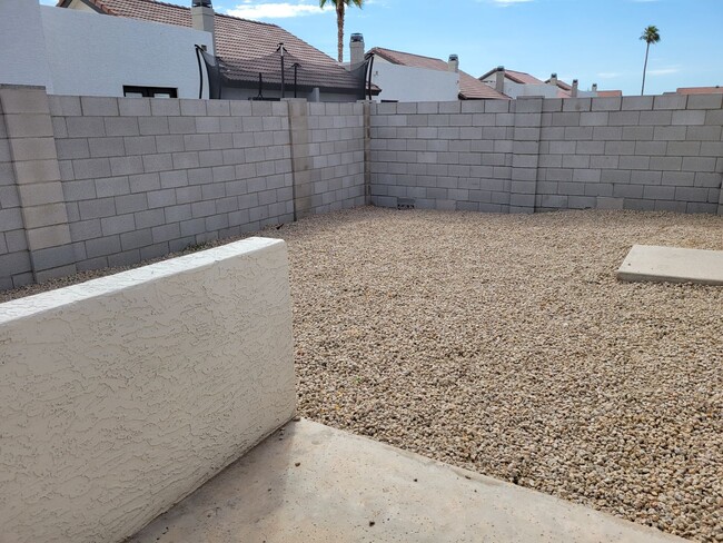 Building Photo - 2 bed 2 bath Town-homes in Central Phoenix...