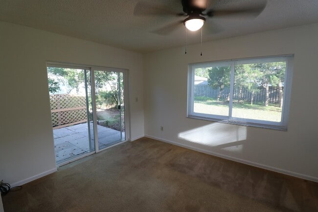 Building Photo - 253 Laguna Ct