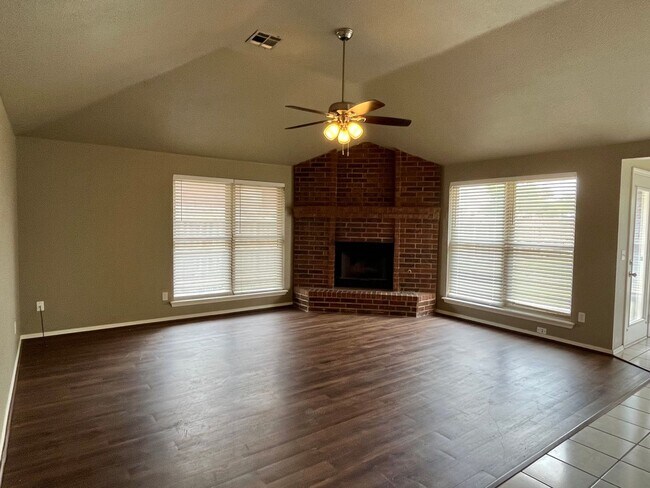 Building Photo - Spacious 3 bed 2 bath in Edmond!