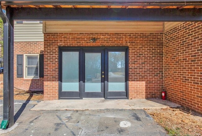 Building Photo - 906 Ponderosa Trail